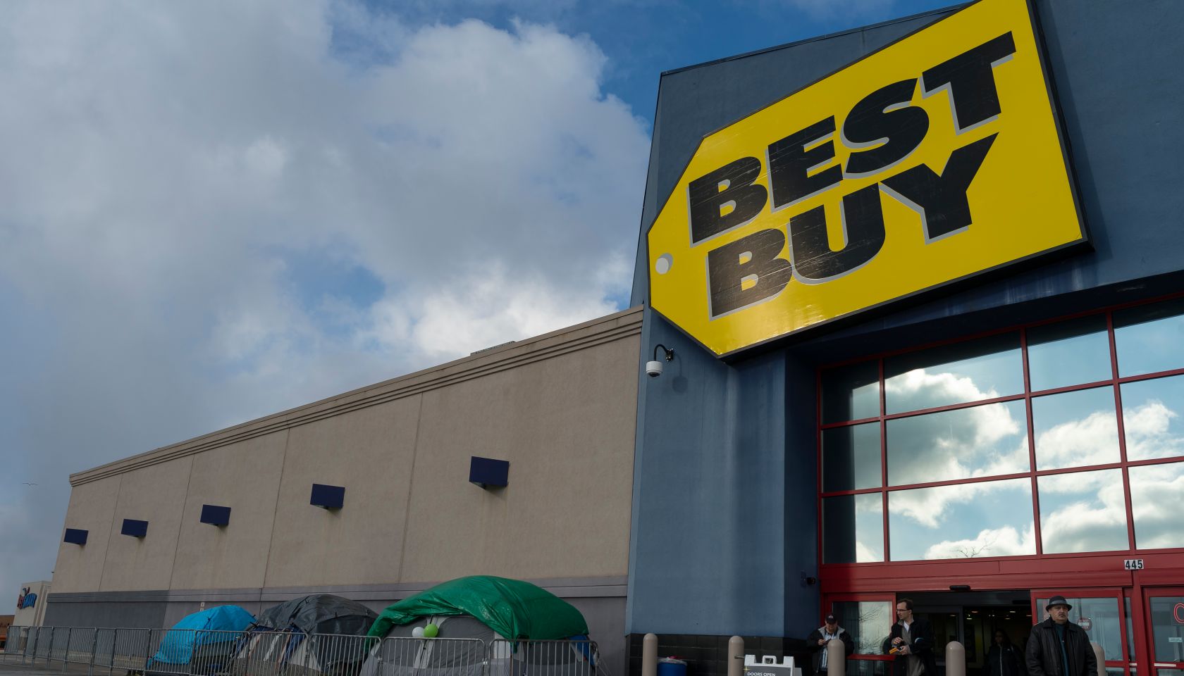 Cuyahoga Falls, OH - Customers camp outside of Best Buy in anticipation of Black Friday sales