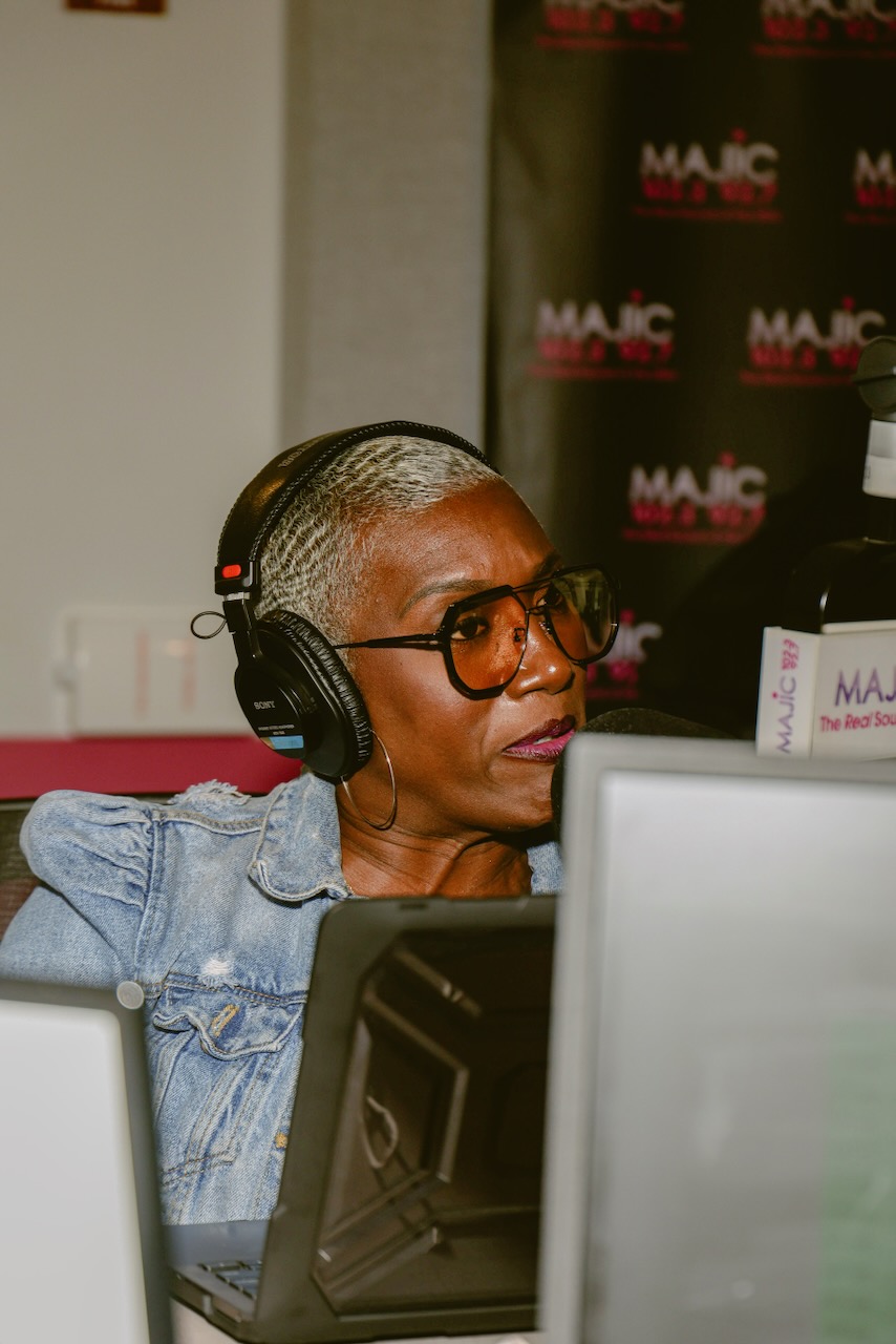 Ne-Yo At Majic 102.3/92.7 Studios