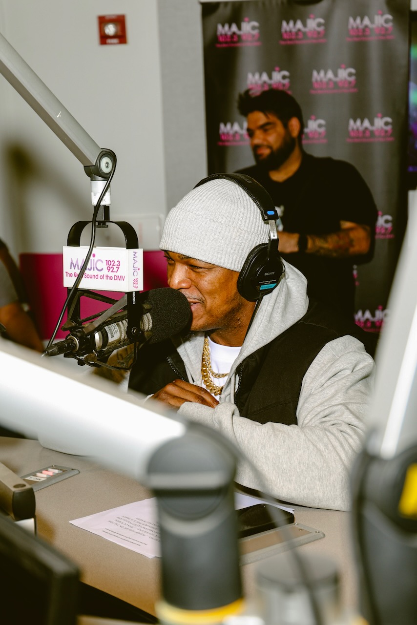 Ne-Yo At Majic 102.3/92.7 Studios