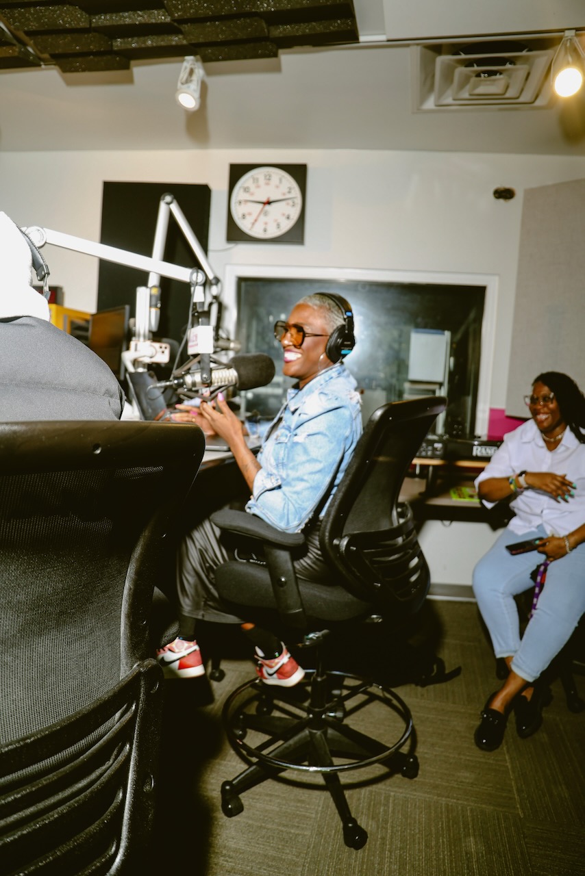 Ne-Yo At Majic 102.3/92.7 Studios