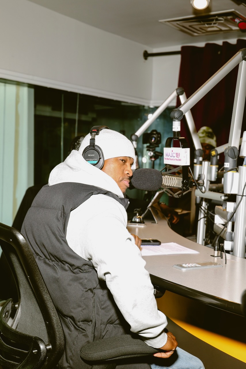Ne-Yo At Majic 102.3/92.7 Studios