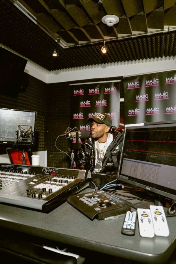 Mario Majic 102.3/92.7 Meet & Greet