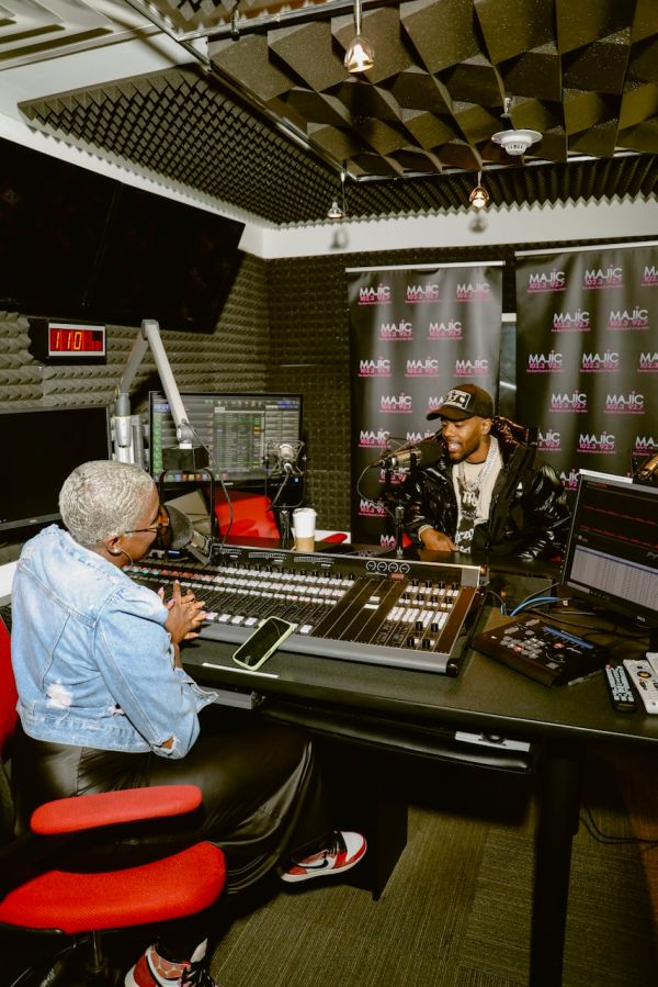 Mario Majic 102.3/92.7 Meet & Greet