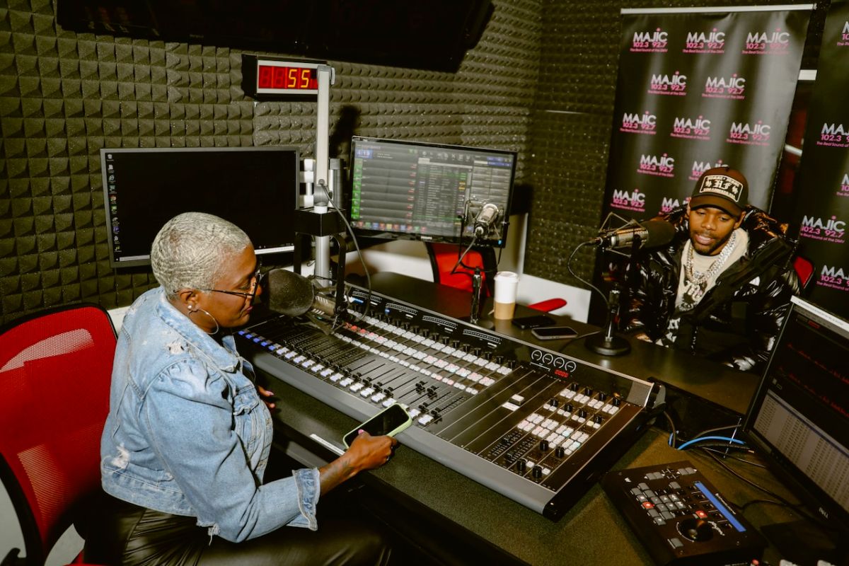 Mario Majic 102.3/92.7 Meet & Greet