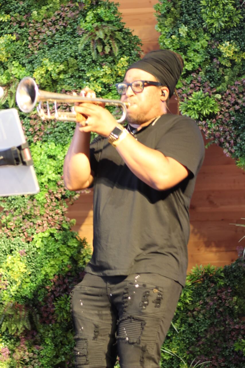 Johnny Gill and Perfekt Blend Band at Majic Wednesdays