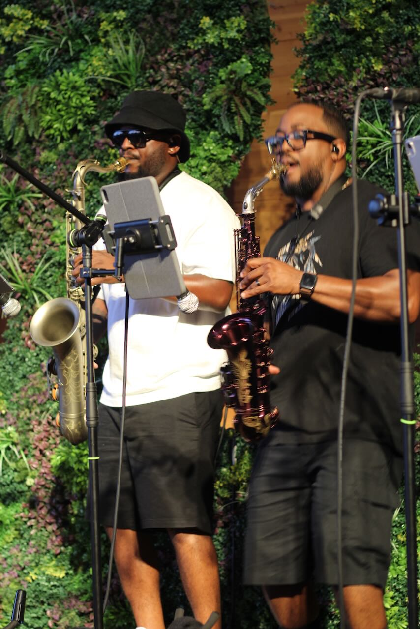 Johnny Gill and Perfekt Blend Band at Majic Wednesdays