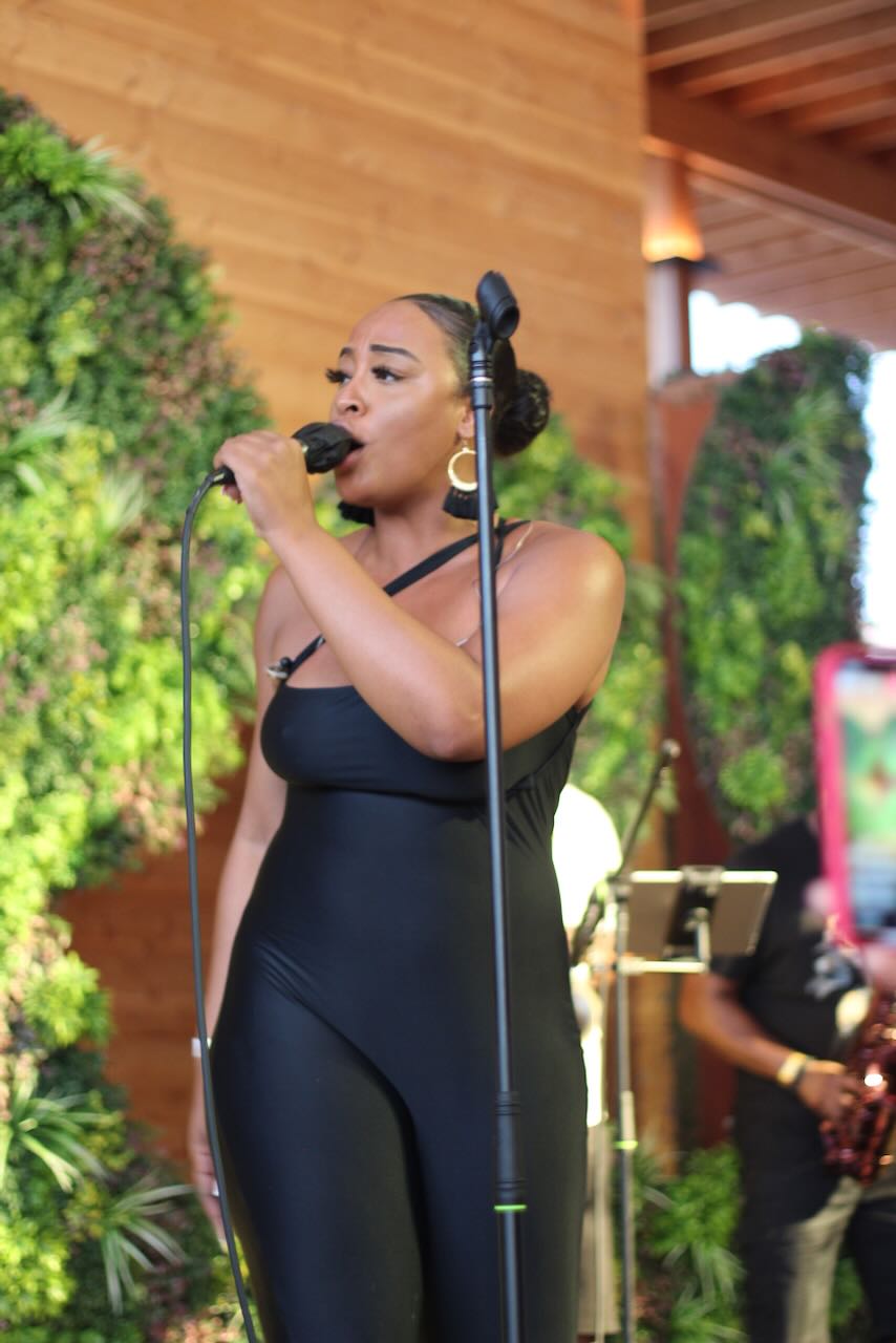 Johnny Gill and Perfekt Blend Band at Majic Wednesdays