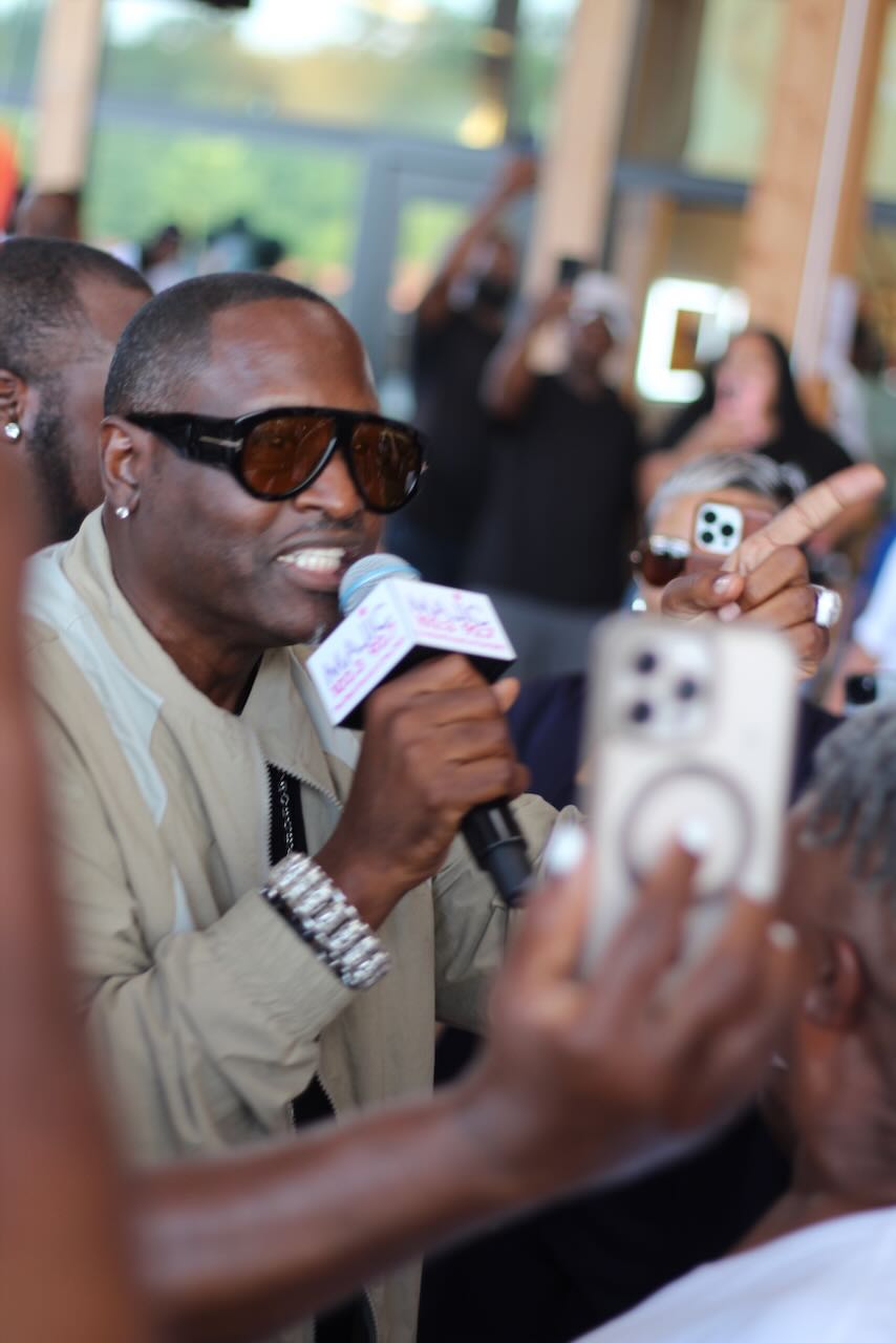 Johnny Gill and Perfekt Blend Band at Majic Wednesdays